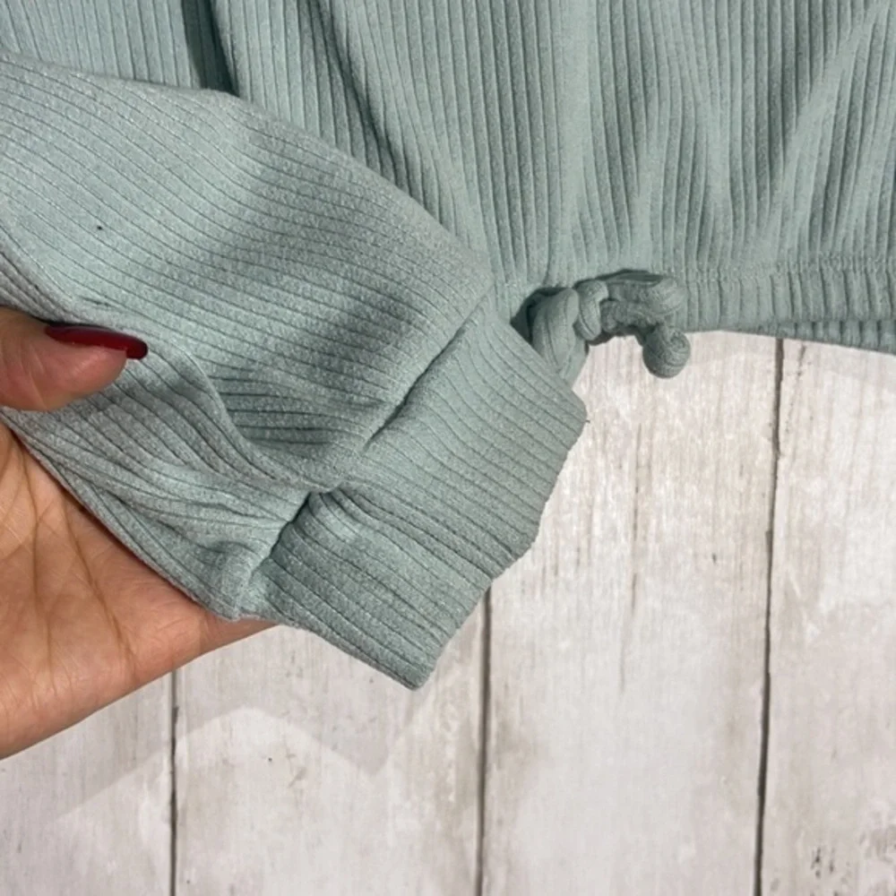 Old Navy Girls Ribbed Cropped Henley Pullover Sweater Light Blue Size XL 14 16‎